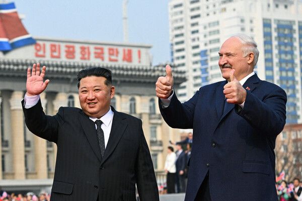 "Kim Çen In deyildiyi kimi diktator deyil" - Lukaşenko