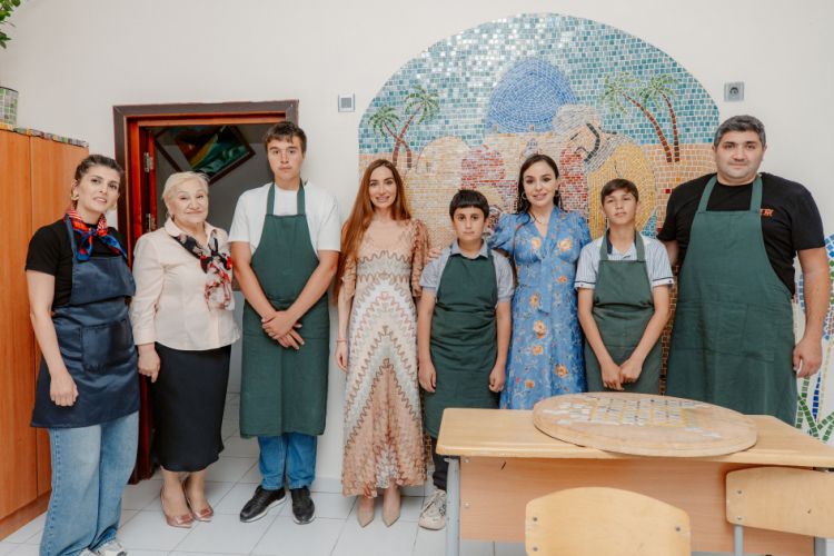Leyla və Arzu Əliyeva xüsusi qayğıya ehtiyacı olan uşaqlarla görüşdülər - FOTO 