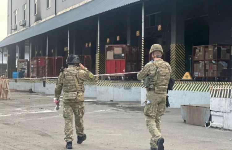 Kiyevdə poçt terminalında bağlama partlayıb,  ölən var