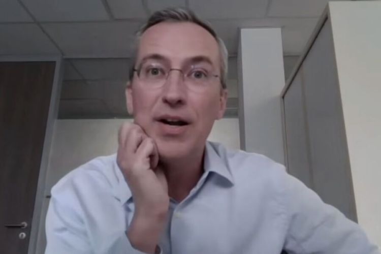 Milyarder mirasını övladlarına verməmək üçün dövlətdən tələbi var