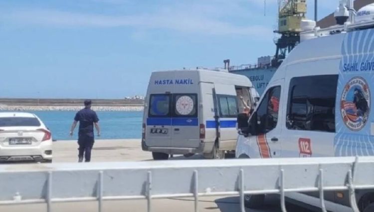 Qara dənizdə Türkiyə bayrağı altında üzən balıqçı gəmisinə hücum: Ölən və yaralananlar var