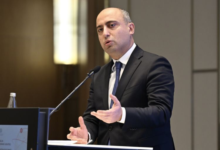 Nazir: 30 ildir şagirdlərin diqqəti topladığı bala yönəlir, bu, cəmiyyətin onların üzərinə qoyduğu yükdür