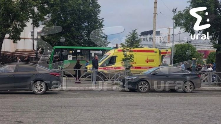 Rusiyada avtobusun törətdiyi ölümcül hadisənin görüntüsü - VİDEO