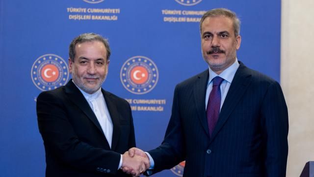 Hakan Fidan Əraqçi ilə danışıb
