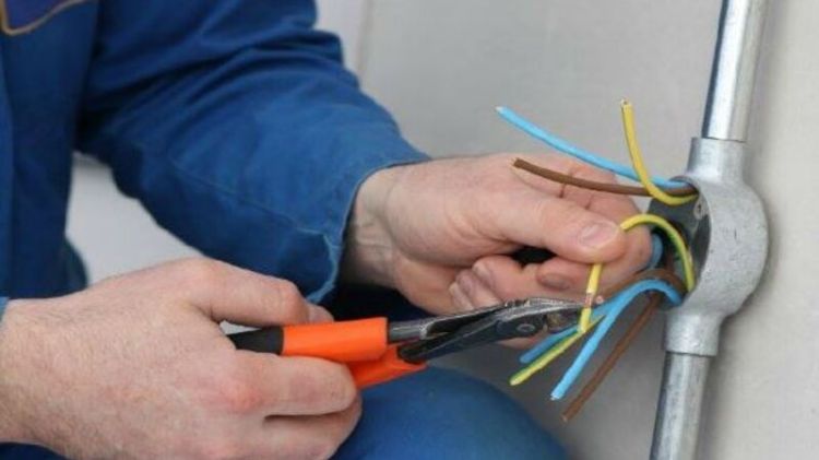 Maştağada kişini elektrik cərəyanı vuraraq öldürüb