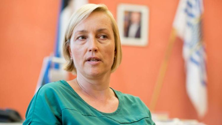 Estoniyada təhsil naziri rus dilində danışdığına görə tənqid edilib
