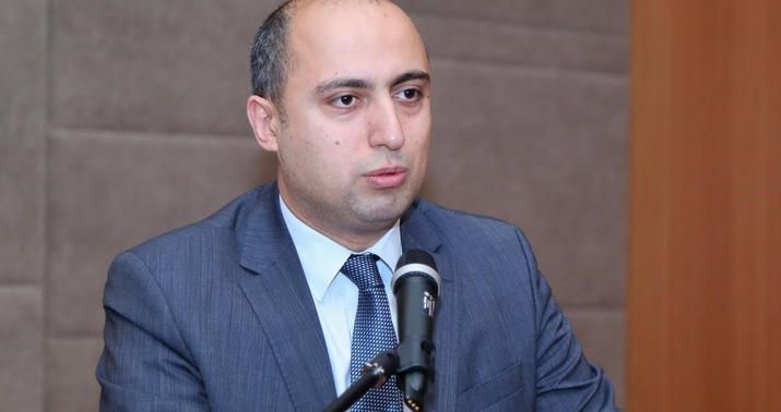 Emin Əmrullayev dərsliklərdəki problemlərdən danışıb