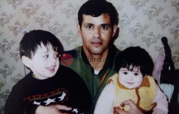Şəhiddən qalan son foto: Üçrəngli bayrağımızı səmada çəkən ilk PİLOT