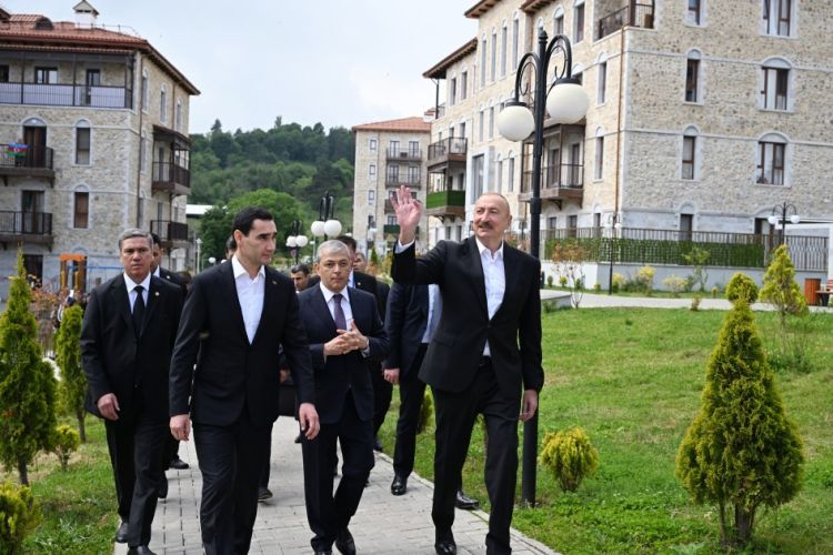 Azərbaycan və Türkmənistan prezidentləri Şuşada inşa edilmiş birinci yaşayış kompleksində olublar - FOTO