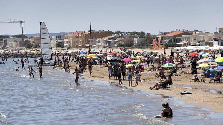 Fransada isti havadan qaçmağa çalışan 40 nəfər batıb