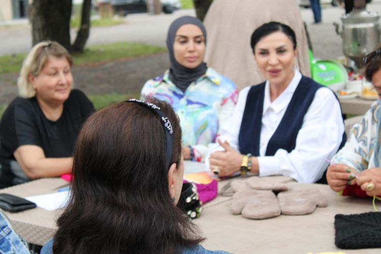 Laçında qadınlar üçün əl işlərinin hazırlanması və satış imkanlarına dair təlim keçirilib