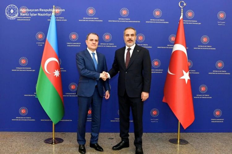Ceyhun Bayramovla Hakan Fidan telefonda danışdı