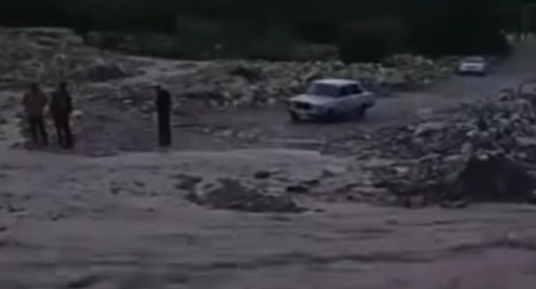 Şamaxıda Ağsu çayı daşdı: Bəzi yollar bağlandı -  VİDEO