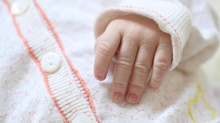 Almaniyada qadın özünü tibb bacısı kimi təqdim edərək doğum evindən körpə qaçırıb