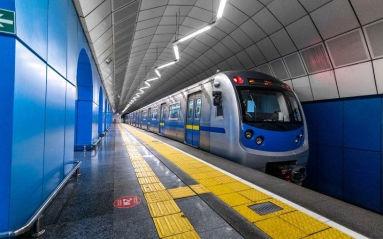 Almatı metrosunda sərnişinlər üçün yeni qadağa tətbiq edilib