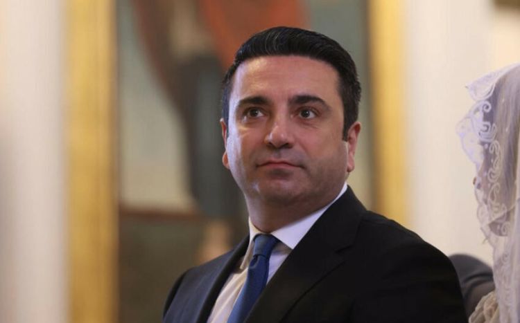 Alen Simonyan mandatından imtina etdiyini açıqlayıb