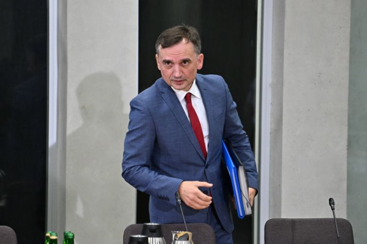 Polşalı keçmiş nazir Macarıstandakı sığınacağından məhrum olub