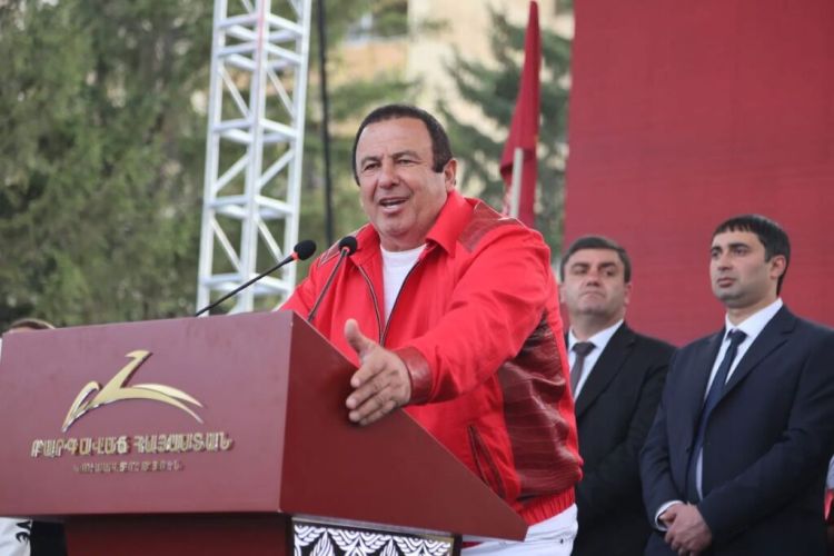 Qaqik Tsarukyanın evində axtarış aparılır