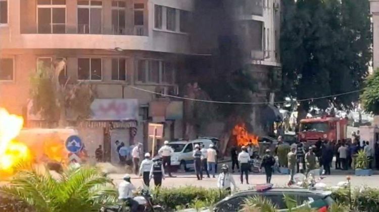 Dəməşqdə Makronun qalacağı otelin yaxınlığında partlayış səsləri eşidilib - Reuters