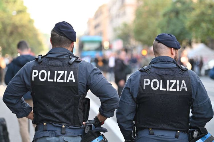 İtaliyanın dövlət sirlərini satan iki keçmiş polis saxlanılıb