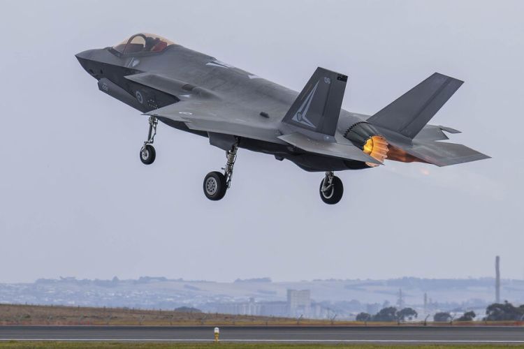 Tramp Türkiyəyə "F-35" qırıcılarını verəcəyinə  söz verdi