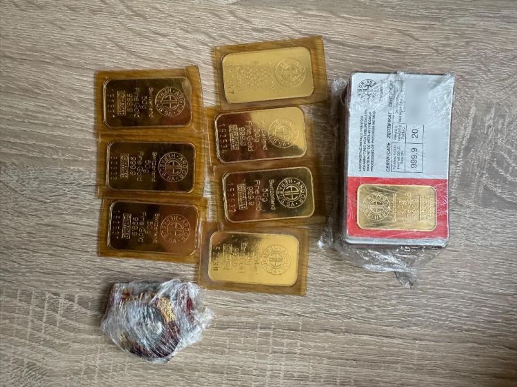 3 kq qızılı Polşaya keçirmək istəyərkən yaxalandı