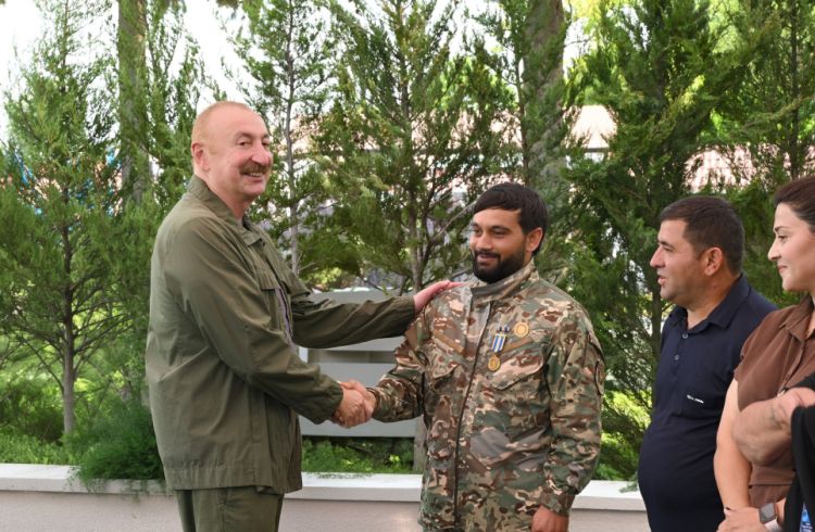 Prezident Quzeyxırman kəndində sakinlərlə görüşdü - FOTO 