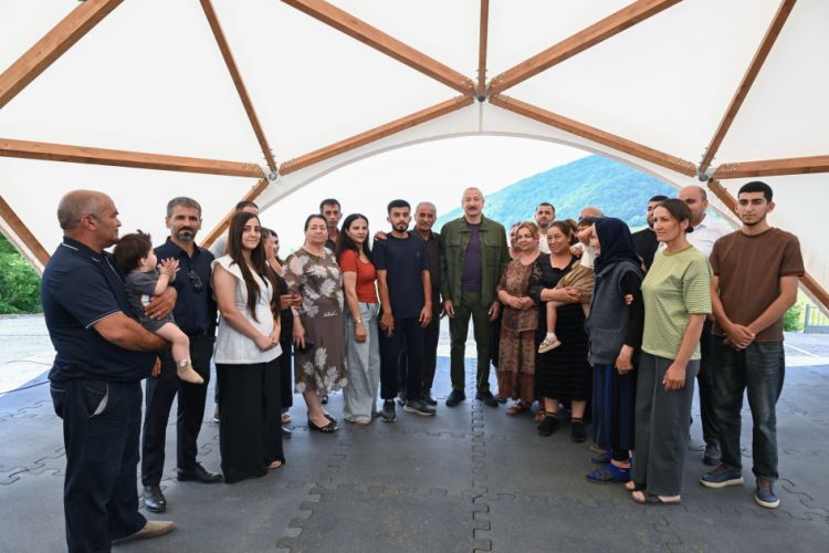İlham Əliyev Şuşanın Kiçik Qaladərəsi kəndində görülən işlərlə tanış olub - Yenilənib