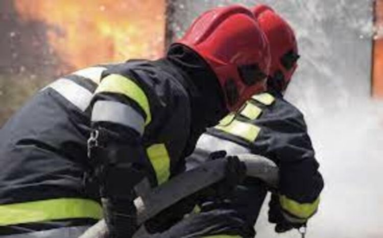 Bakıda hündürmərtəbəli binanın zirzəmisində yanğın olub