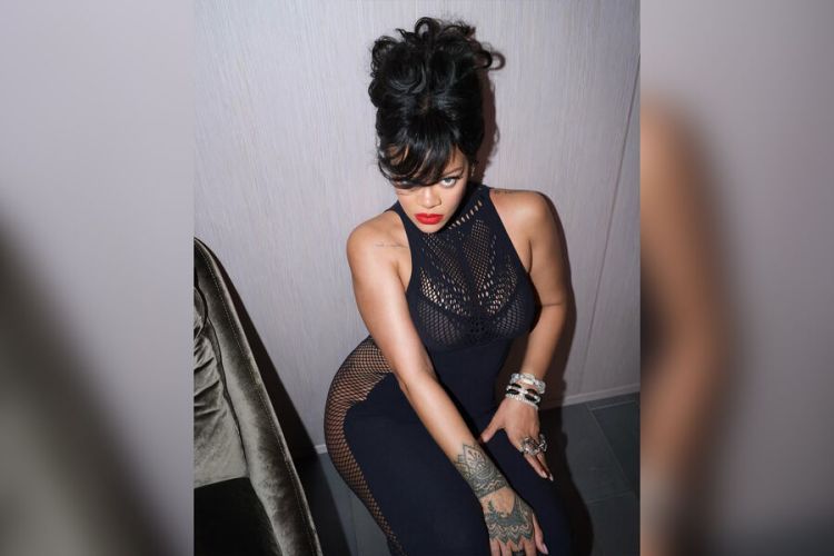 Rihanna yenə geyimi ilə hamiləlik şayiələrini alovlandırdı - FOTO 