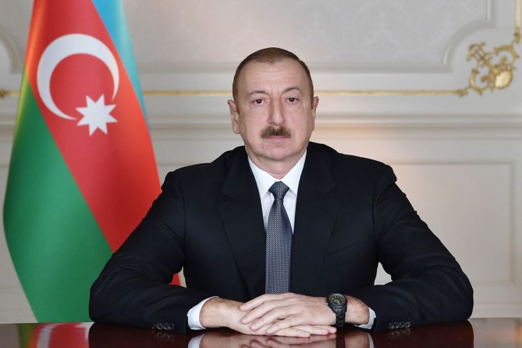 Prezident İlham Əliyev və Slovakiya Prezidenti Şuşada mətbuata bəyanatlarla çıxış edirlər