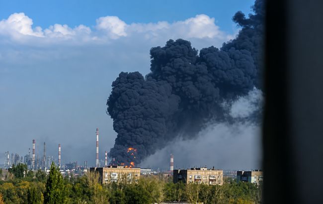 Ukrayna Rusiyanın sonuncu böyük benzin emalı zavodunu vurub