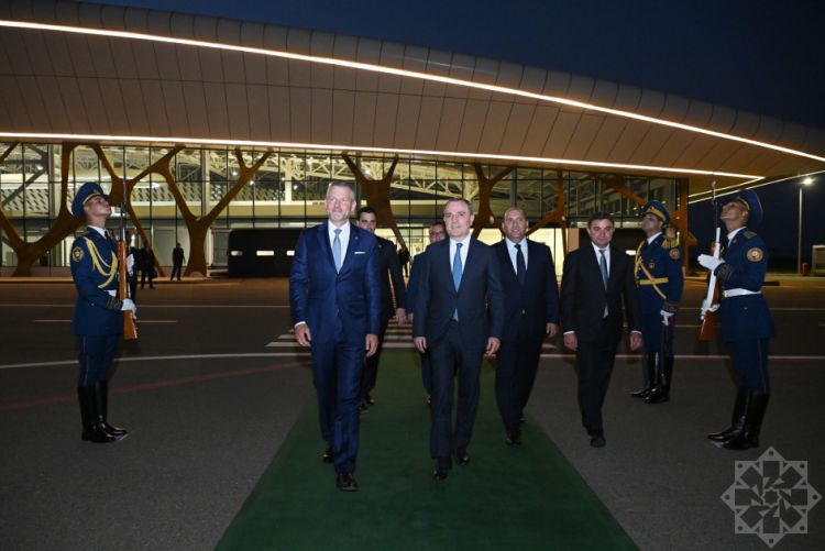 Slovakiya Prezidenti Füzuli aeroportundan Bakıya yola düşüb -  FOTO
