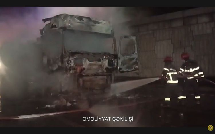 Bakıda avtovağzalın yaxınlığında yanacaqdaşıyan avtomobil yanıb - VİDEO