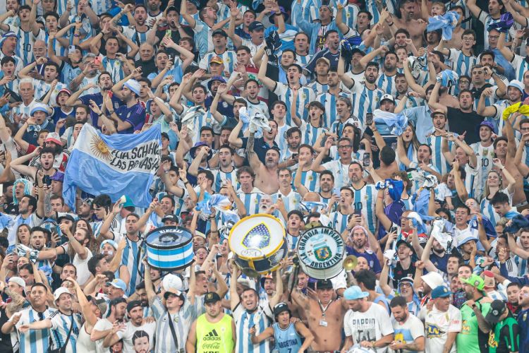 Argentina - İngiltərə matçı öncəsi siyasi qərar:  Azarkeşlərə qadağa qoyuldu
