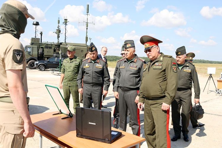 Kərim Vəliyev Belarusda bir sıra hərbi obyektlərdə olub -