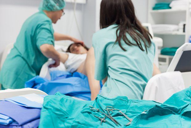 Tibb bacısı yeni doğulmuş körpəni çantada oğurlayıb