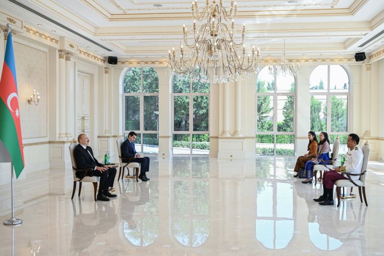 Prezident İlham Əliyev Kambocanın Azərbaycanda yeni təyin olunmuş səfirinin etimadnaməsini qəbul edib
