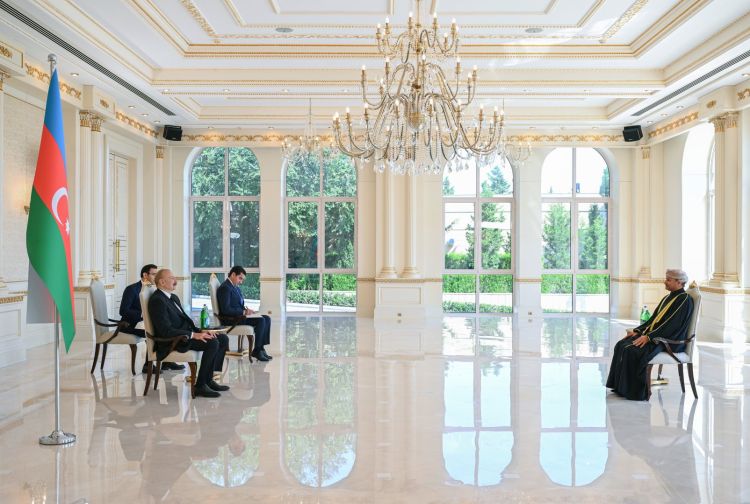 Prezident İlham Əliyev Omanın Azərbaycanda yeni təyin olunmuş səfirinin etimadnaməsini qəbul edib - FOTO