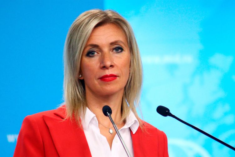 Zaxarova Almaniya səfirinin əlini sıxmaqdan imtina etməsindən danışıb