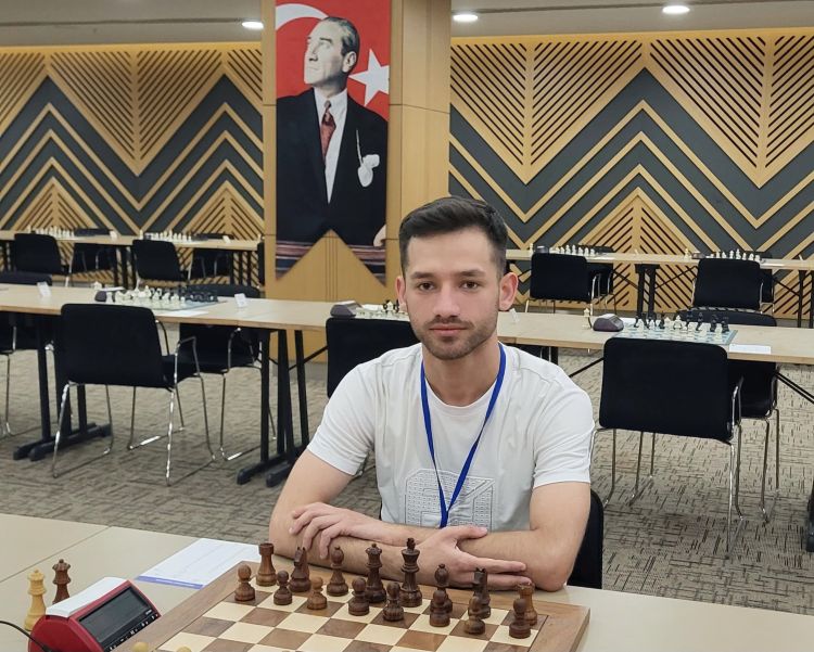 Azərbaycanlı qrossmeyster 300 şahmatçının qatıldığı yarışda üçüncü oldu  