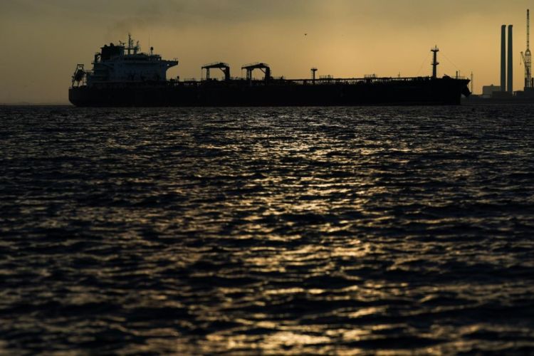 SEPAH: Hörmüz boğazı yaxınlığında iki neft tankeri partlayıb