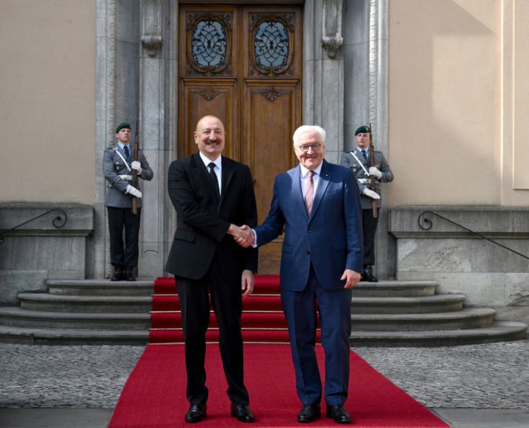 İlham Əliyevin Berlində rəsmi qarşılanma mərasimi keçirilib