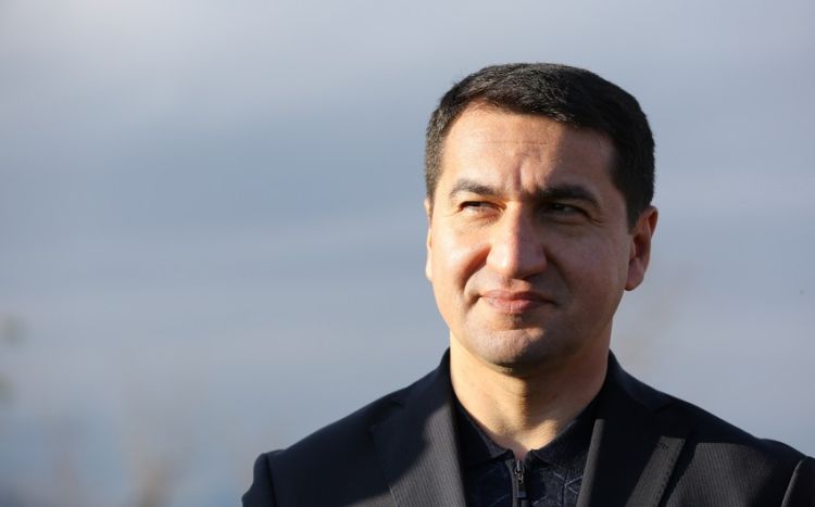 Prezidentin köməkçisi jurnalistləri təbrik etdi - FOTO 