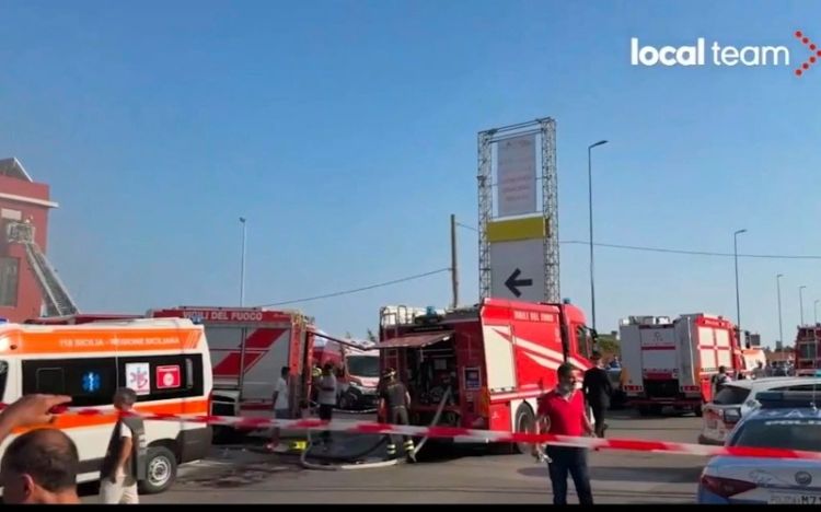 Siciliyada evin uçması nəticəsində altı nəfər itkin düşüb