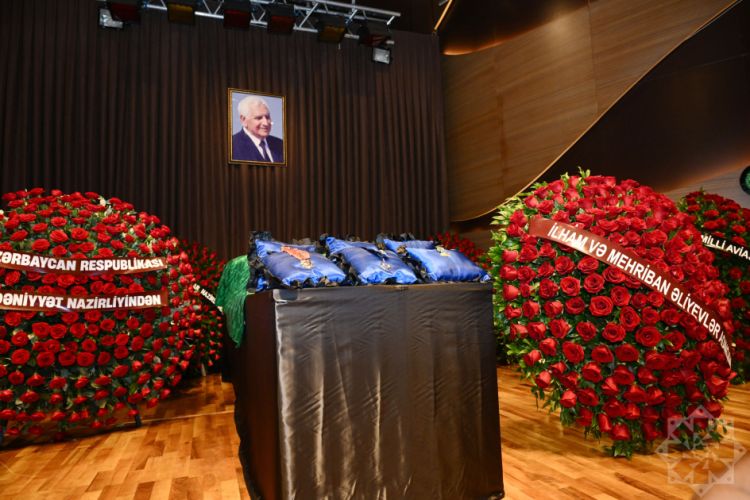 Xalq şairi Nəriman Həsənzadə ilə vida mərasimi keçirilir
