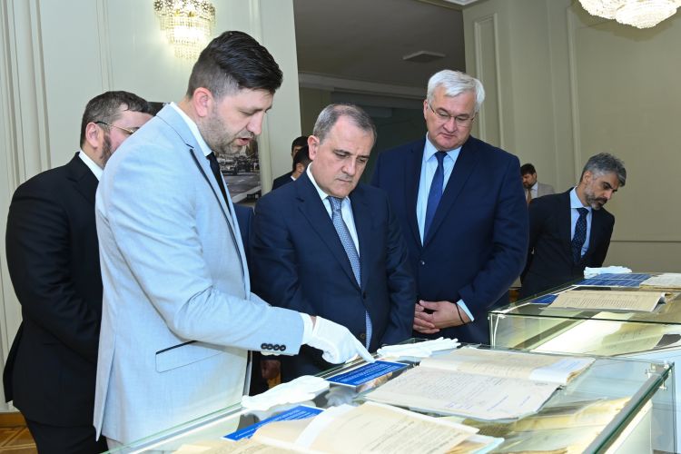 Kiyevdə Cümhuriyyət dövrünə aid rəsmi yazışmalar nümayiş etdirilib - FOTO 