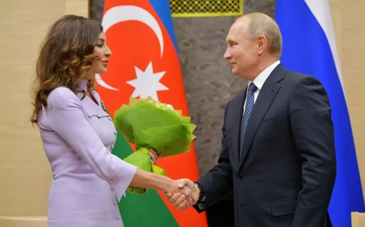Putin Mehriban Əliyevanı  təbrik etdi