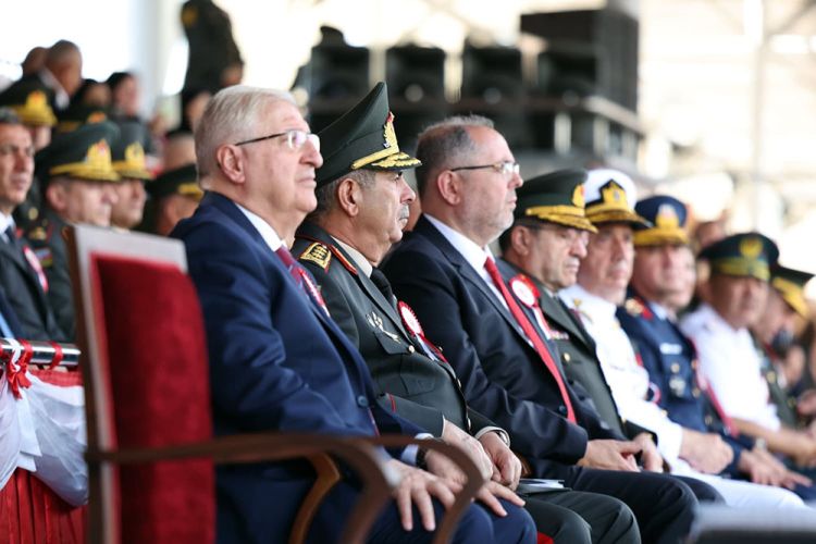 Azərbaycan müdafiə naziri Türkiyədə hərbi məktəblərin buraxılış mərasimlərində iştirak edib