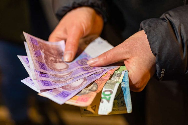 Ukraynanın dövlət borcu görünməmiş sürətlə böyüyür